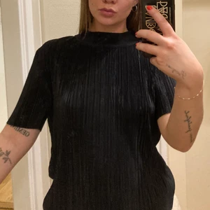 Topp från Zara - Supersöt topp från zara med polo. Älskar denna men kommer inte till användning, sååå skönt material! 