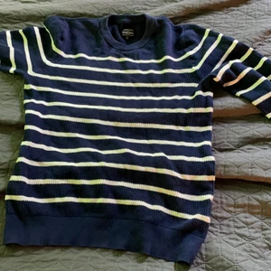 Vanlig stickat tröja  - Säljes billigt 