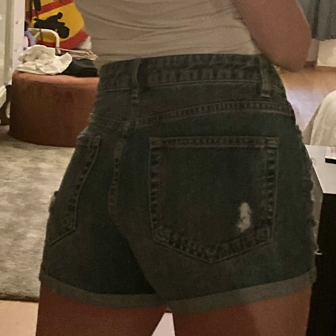 Jeans shorts med slitningar - 91