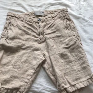 Elvine  - Linneshorts från Elvine k storlek 29. Köparen står för frakten💖