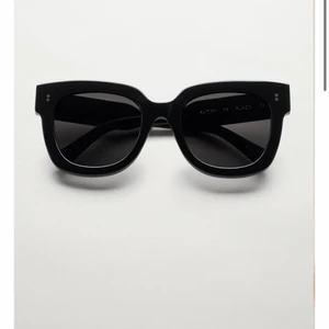 Intressekoll, CHIMI 008 - Intressekoll på mina svart chimis i modell 008. Köptes i våras för 1100, sparsamt använda i nytt skick. Mitt pris 750