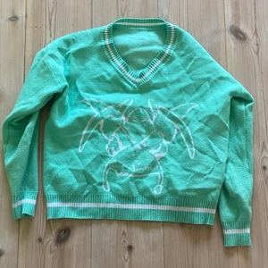 grön kofta  - en heaven can wait INSPIRERAD ljusgrön kofta helt i nyskick! köparen står för frakten❤️ om många är intresserade blir det budgivning 💕 