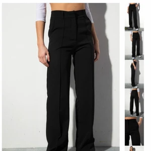 Kostymbyxor  - Populära svarta kostymbyxor från madlady, endast använda en gång då de va förstora i midjan på mig. I storlek L30-S (frakten är inräknad i priset)