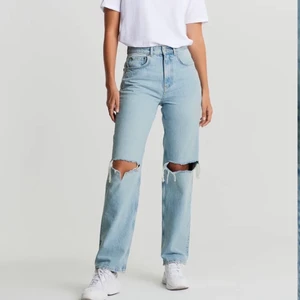 Gina jeans - Säljer mina skit snygga jeans från Gina tricot i modellen 90s high waits jeans, stl 34! Använda 1 gång, säljer på grund av att de inte kommer till användning💕 ny pris 499kr mitt pris 200kr + frakt! Skriv privat för fler bilder