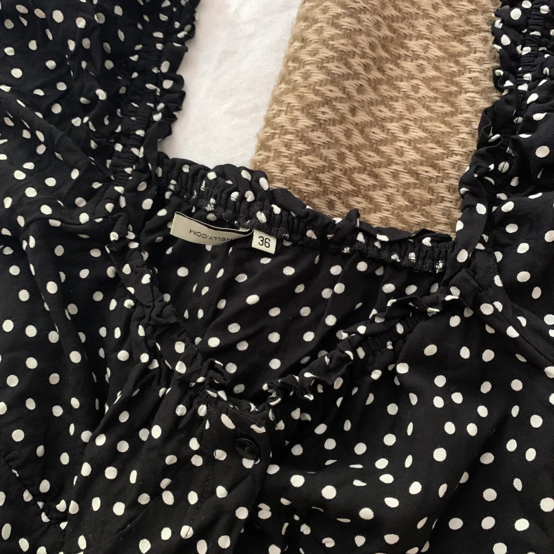 Prickig klänning  - 91