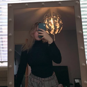 Svart polotröja - Snygg svart polotröja ifrån H&M i strl S