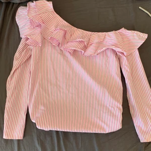 Långärmad rosa randig tröja❤️ - Storlek 34 köpar står för frakt❤️