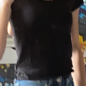 Lager 157 t shirt storlek Xs - Svart t shirt ,fint skick knappt använd 😁 snygg passform o lite urringad