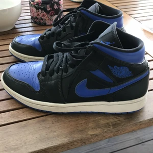 Jordan 1 mid - Använda någon gång bra skick 