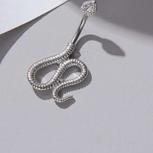  Navelpiercing  - En ny navelpiercing 