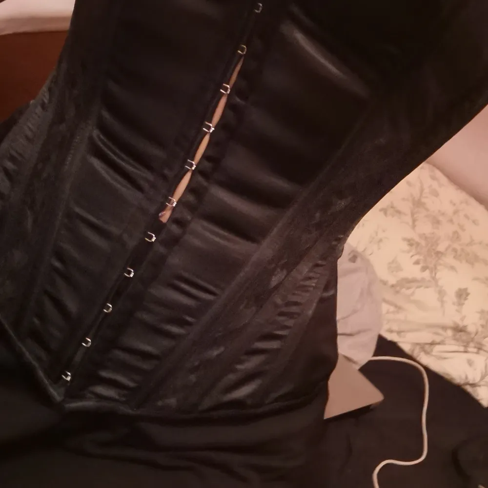 Black corset in good condition, svart korsett I bra skick . Toppar.