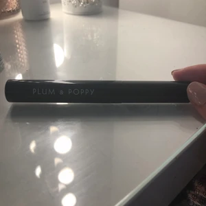 Mascara - En vattenfast mascara som ger fransarna volym och böjning. Helt oanvänd, frakt 12kr. Ifrån Glossybox