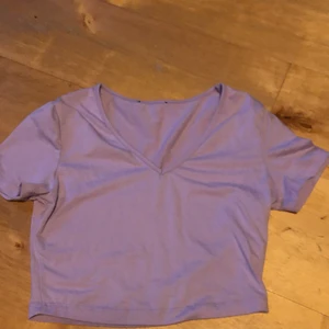 Tröja gina tricot storlek XS - Fin tröja i bra skick nästan inte använt super bra kvalite och fin ljus lila färg 