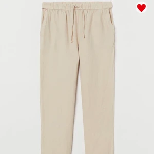 Beiga linne byxor  - Säljer dessa beiga linnebyxor, kom med ett pris du tycker är rimligt så kan vi prata om det <3 storlek L, säljer för att dem är förstora för mig :) 