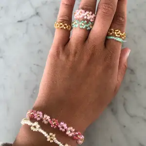 Jag säljer nu ringar, armband, halsband och fotarmband på instagram, @maell.jewelry. Gå in och checka för att se vilka färger och modeller som finns och skriv i DM på instagram om ni är intresserade!⚡️⚡️🌼🌼