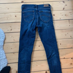 Lee jeans - Skinny jeans från lee! Fint skick, köparen står för frakten!