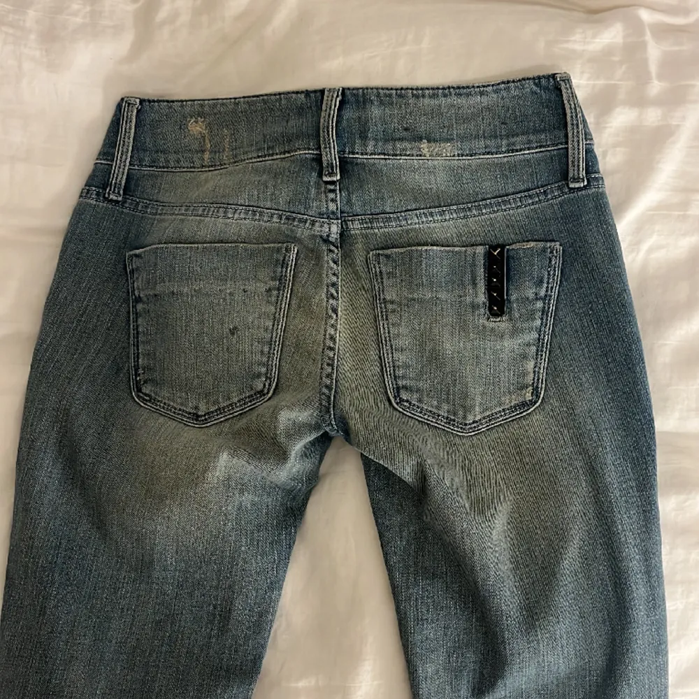 Fina ljusblå jeans från Black Orchid. Aldrig använda så fint skick. Midja rakt över: ca 34cm. Köparen står för frakt😊. Jeans & Byxor.