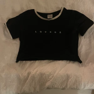 Lounge topp - En topp från lounge som inte används, inga defekter och är som ny🥰 ( köparen står för frakt)