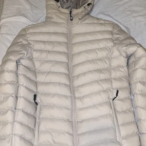 Winter jacka, Vison - Den är bara en gång använt och är i bra skick size är small.