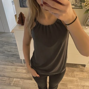 Blus/topp - Blus/topp från esprit!! Super bra skick 🥰Storlek XS men passar mig som vanligtvis har S