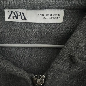 Zara tröja som är stickad - Säljer för att jag inte andvänder.