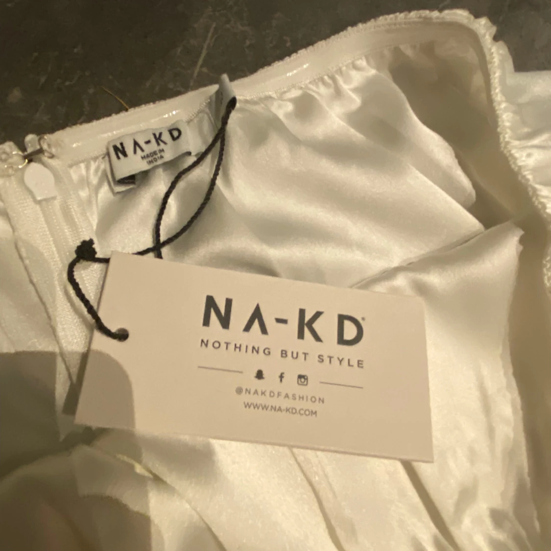 Na-kd off shoulder klänning - 90