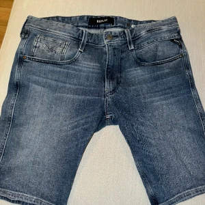 Replay shorts - Replay shorts i nyskick