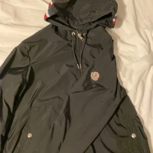 Moncler Grimpeurs  - moncler grimpeurs jacka (stl 2) till salu, köpt för 6520kr från själva moncler hemsidan för ca 1 år sedan.(kvitto finns) Pris kan diskuteras!