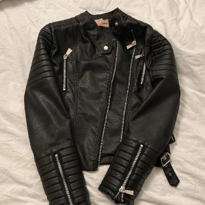 Skinnjacka - Skinnjacka från Chiquelle 