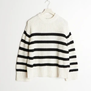 Stickad tröja  - Stickad tröja från Gina, använd fåtal gånger