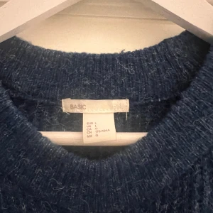 blå stickad tröja  - stickad tröja från hm, fint skick, liten i storleken ❤️