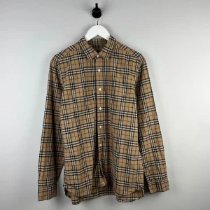 Burburry nova check skjorta  - 7/10 kond Kvitto saknas  