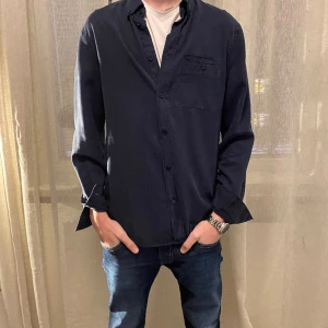 Filippa k overshirt - Säljer en riktigt fet overshirt - använd ett fåtal gånger - skick 10/10 - köptes i butik för ca 1000