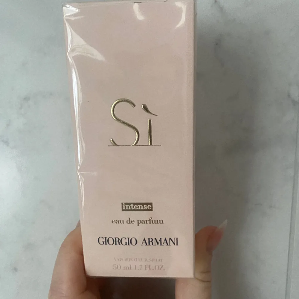 Oöppnad parfym, 50ml Armani Si intense . Parfym.