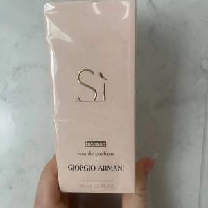 Oöppnad parfym, 50ml Armani Si intense 