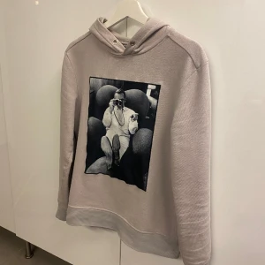 Limitato Tröja  - Riktigt fet tröja från Limitato. Mycket fint skick utan några som helst defekter, S men passar även xs