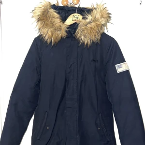 Vinter jacka - En Svea miss ler vinterjacka, använd ett fåtal gånger under en vinter. I väldigt bra skick. Ord pris 2700kr