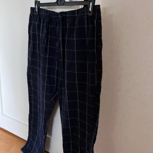 Pyjamasbyxor  - Säljer dessa fina pyjamasbyxor från H&M. Jag säljer de pga lite för korta på mig som är 177 cm💕