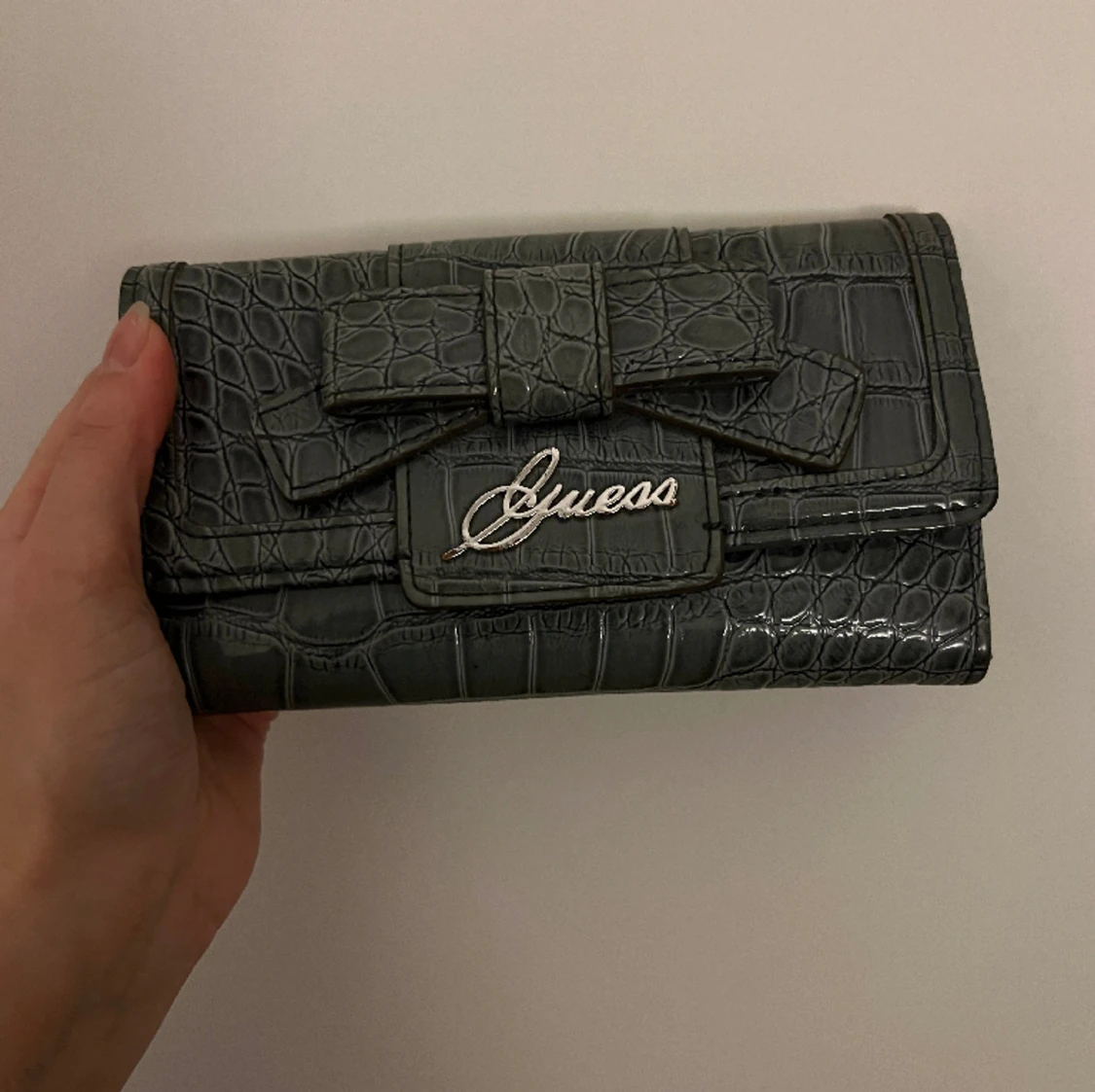 GUESS väska och plånbok  - 91