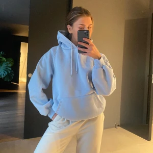 Hoodie - Ljusblå och superskön Varsamt använd