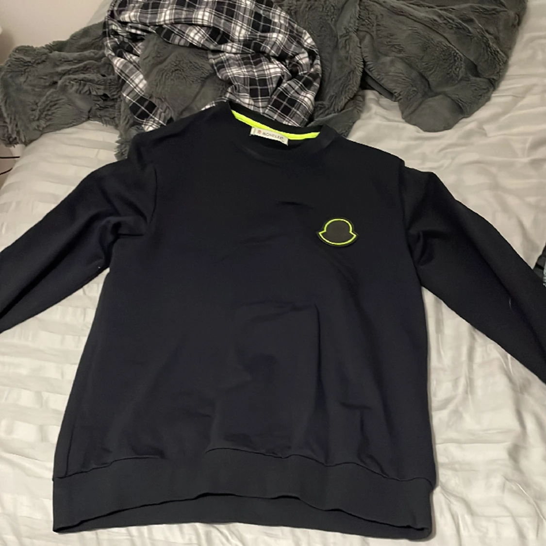 Moncler Tröja säljs