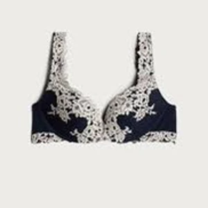 Intimissimi bh  - Säljer denna marinblåa intimissimi bh i storlek 75B bara använts ca 3 gånger o ser ut som ny köpt för ca 400kr