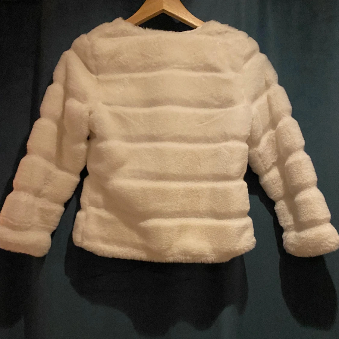 Super söt fluff jacka - 90