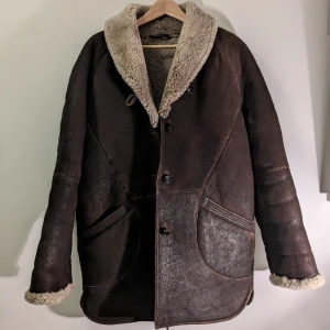 Via Firenze Shearling Jacka - Äkta skin Shearling jacka. Storlek M (herr). Använd men i bra skick. Riktigt varm och toasty.