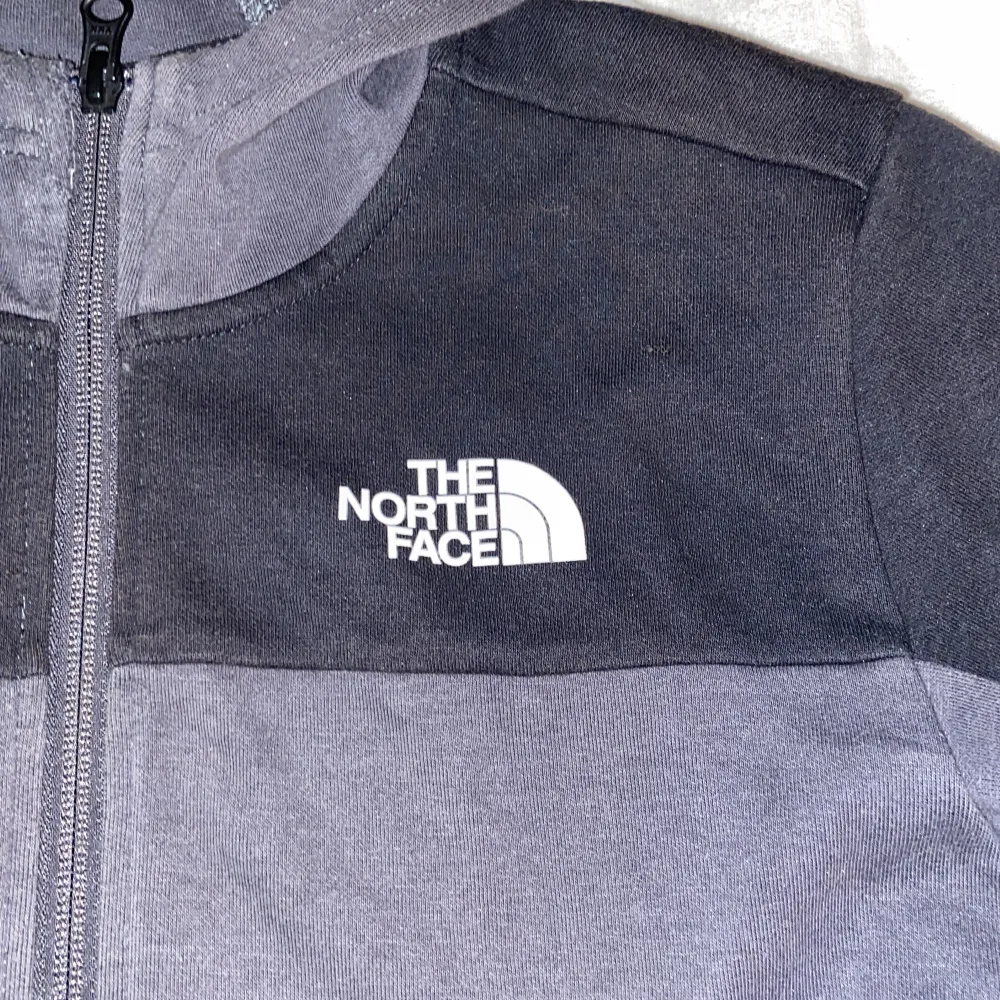 north face kofta som ny fin och inte använd så mycket strl S- xs. Hoodies.