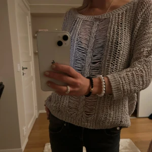 Beige stickad tröja  - Storlek s