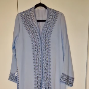Marockansk klänning  - En ny  klänning. Storleken är standard och kan passar till Xs/S/M Priset kan diskuteras vid snabb affär.  Accessoarer ingår inte, men kan diskuteras vid intresse  Hämtas i Hovås eller i Frölunda tirg