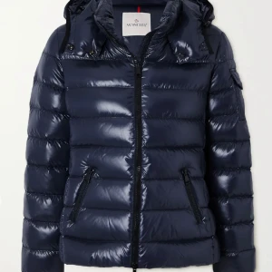 Moncler jacka - Storlek xs-s 1 i jackan Undvik och skriva om du inte tänker köpa nu.