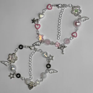 Vänskapsarmband 💖🤍 - Längd: 19 - 26 cm.  Kan mötas upp i Örebro.  Jag kan justera längden om så önskas. Super söta matchande armband 💖🤍