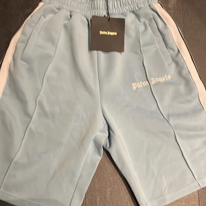 Palm angels shorts - Helt nya, inte äkta, passar M-L 